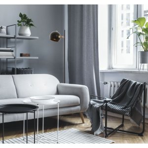 Golvlampa Bow - Svart/matt mässing - Golvlampor -Lampor - Golvlampor