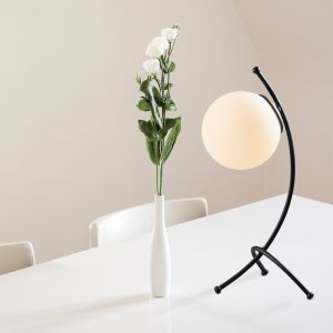 Yay bordslampa - Svart/vit - Bordslampor -Lampor - Bordslampor
