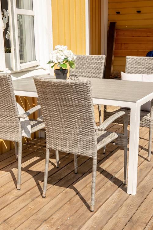 hom_1702402-01_Fs Bild på Matgrupp Break med 4st stapelbara matstolar Anna - Venture Home