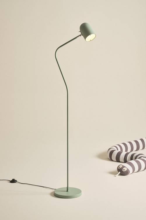 jot_1700221-02_Fm_M0073750 Bild på BOOMI golvlampa - Jotex