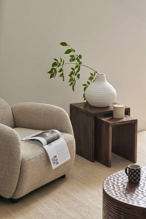 ell_1704039-01_Fm_M0076141 Bild på Pall / bord Helle