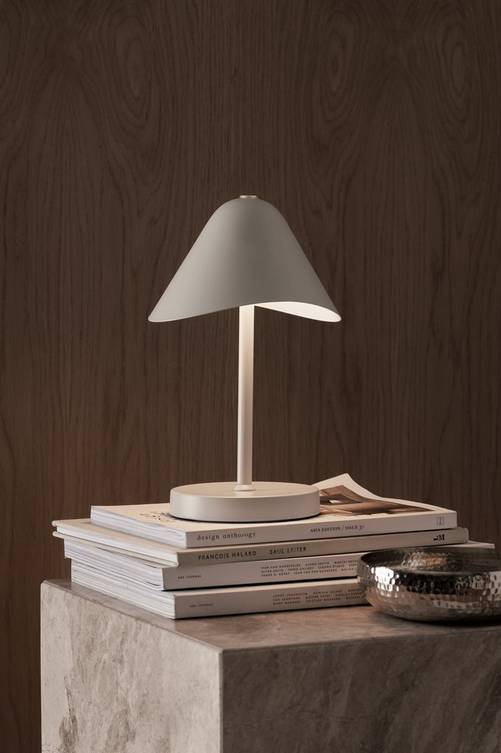 ell_1705978-03_Fm_M0077146 Bild på Bordslampa Nathan Mini med USB-laddning - Ellos