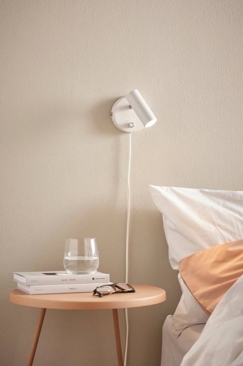 jot_1543214-01_Fm tänd Bild på LEE vägglampa - enkel - Jotex