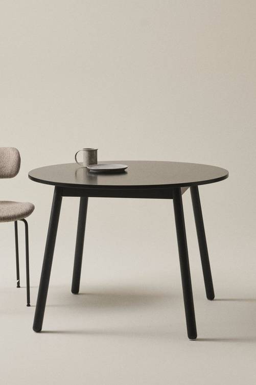 jot_1575556-02_Fm_M0073492 Bild på KINNA matbord ø 100 cm - Jotex