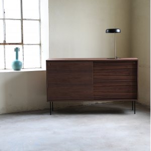 Volume sideboard i valnöt 132 cm - Svart - Skänkar & Sideboards -Skänkar & Sideboards - Hyllor & Förvaring