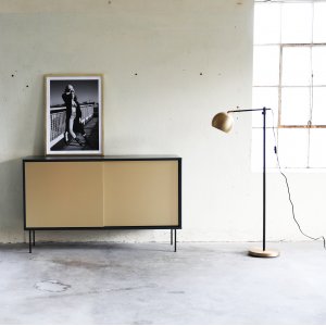 Volume sideboard med mässings dörrar 132 cm - Svart - Skänkar & Sideboards -Skänkar & Sideboards - Hyllor & Förvaring